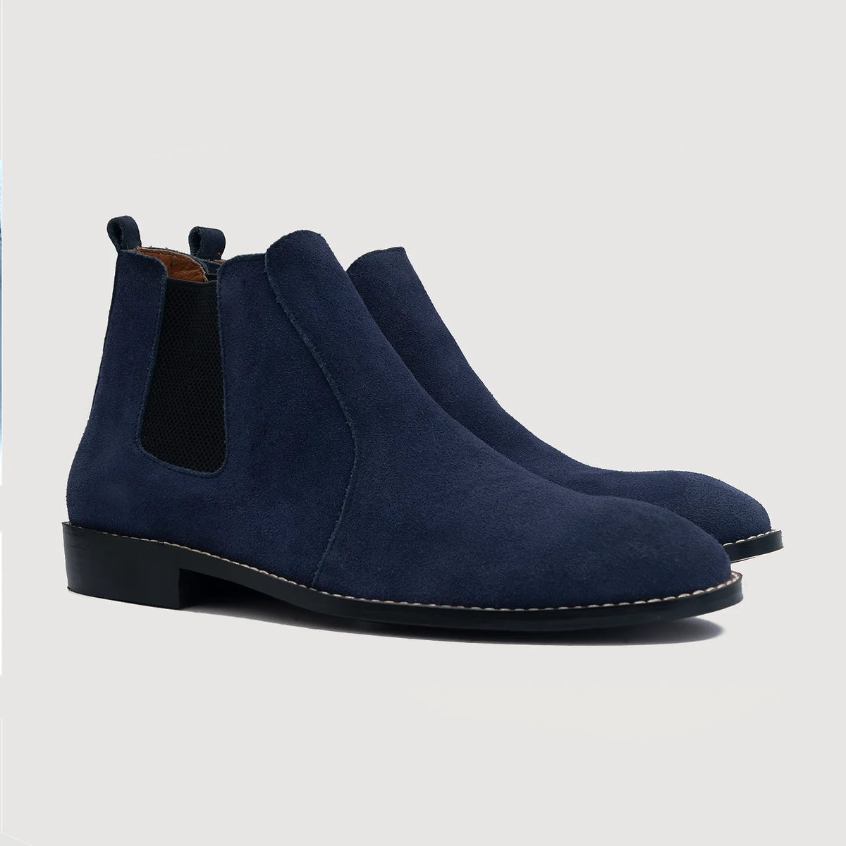 Clarkson Chelsea Midnight ブルー Suede レザーブーツ メンズ For Men in Midnight Blue Goatskin Suede - 側面ビュー | 公式オンライン通販