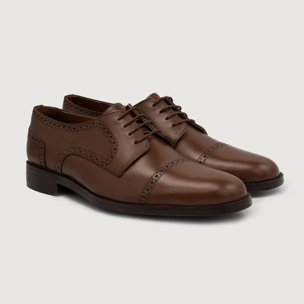 Dirk Brogues Derby ブラウン レザーシューズ メンズ For Men in Brown Full-Grain Leather - 側面ビュー | 公式オンライン通販