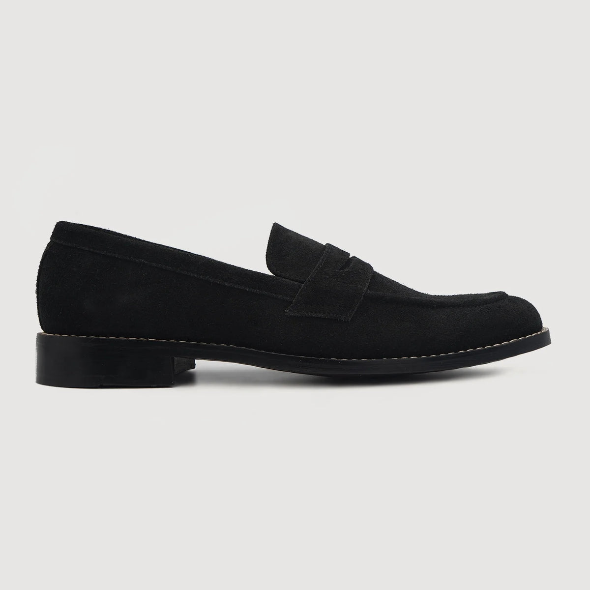 Black Goatskin Suede Leather Loafers - グッドイヤーウェルト製法とつま先トウボックスのディテール