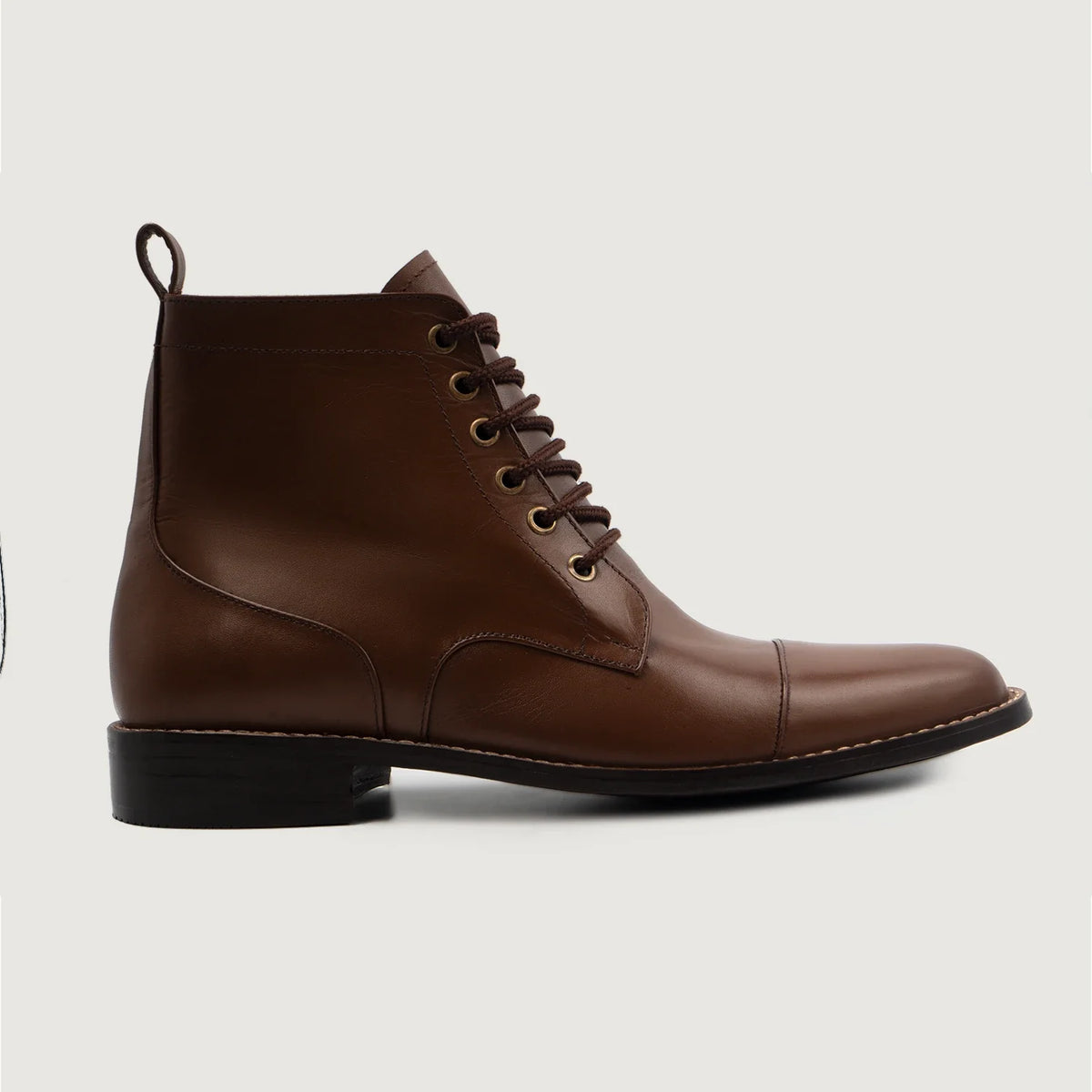Brown Full-Grain leather Boots - グッドイヤーウェルト製法とつま先トウボックスのディテール