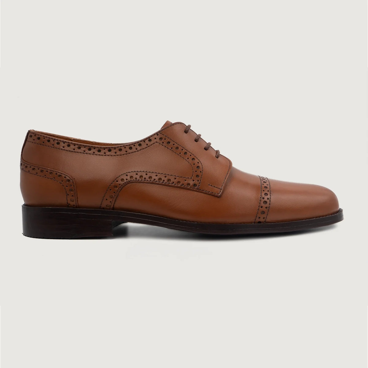 Tan Full-Grain leather Shoes - グッドイヤーウェルト製法とつま先トウボックスのディテール