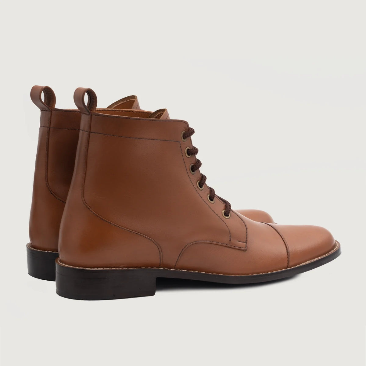 Knight Derby タン レザーブーツ メンズ For Men - 補強ヒールカウンターと高精度2本針ステッチのディテール