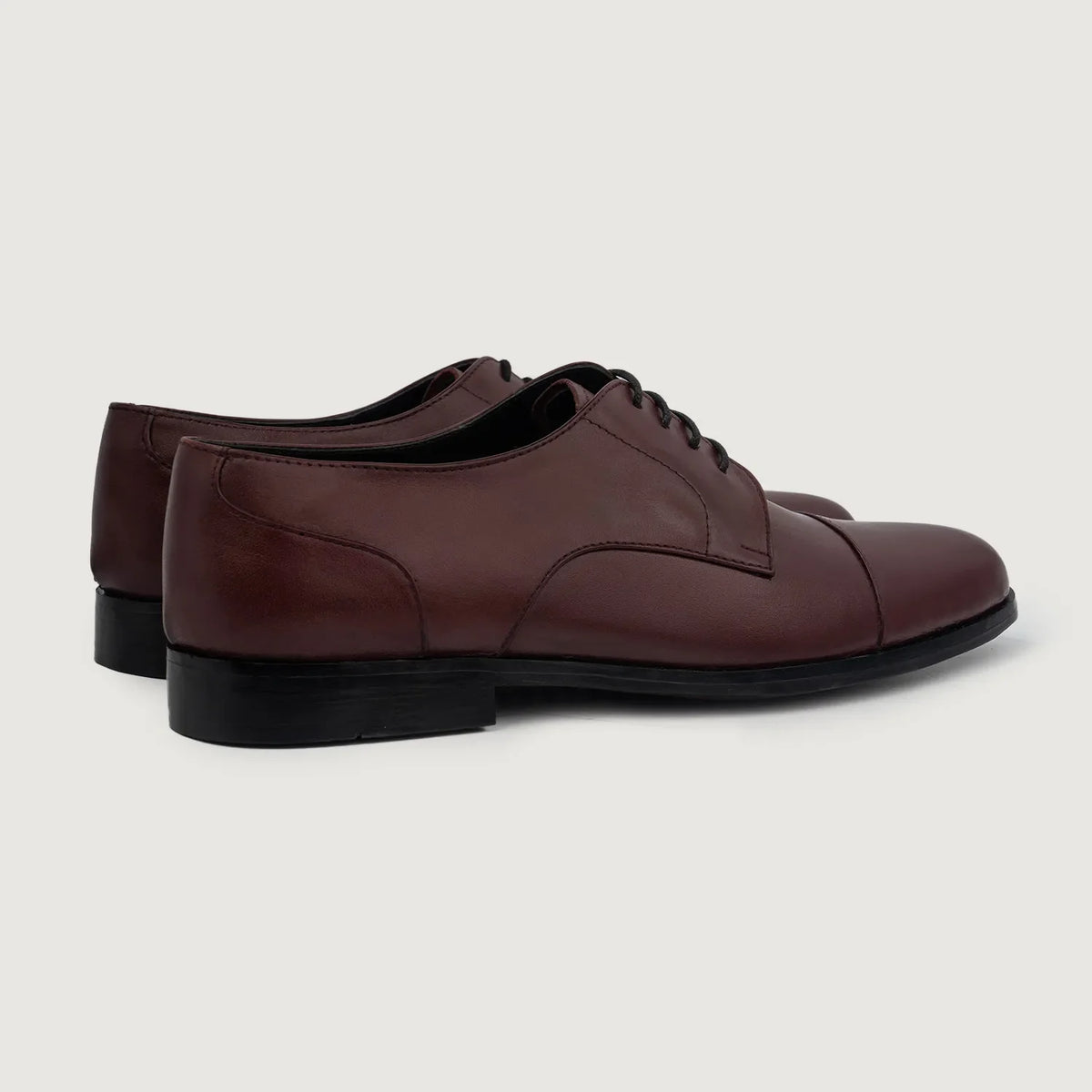 High-Traction Rubber Outsole & Lug Tread Pattern on Attorney Derby マルーン レザーシューズ メンズ For Men