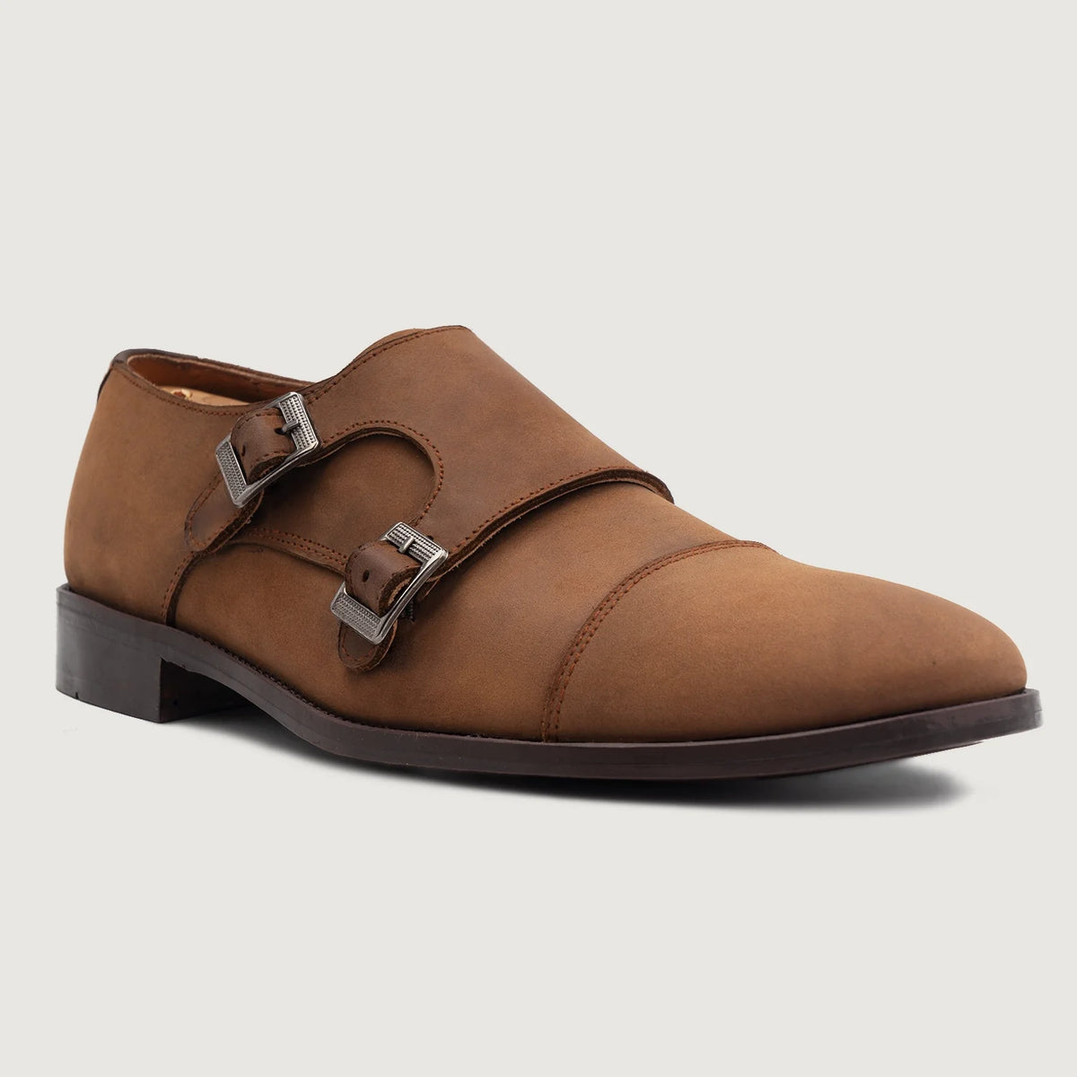 High-Traction Rubber Outsole & Lug Tread Pattern on Boston ダブルモンクストラップ Oil Pull-up ブラウン レザーシューズ For Men