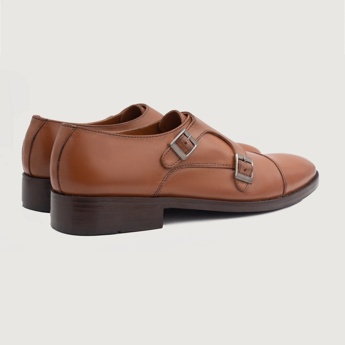 High-Traction Rubber Outsole & Lug Tread Pattern on Boston ダブルモンクストラップ タン レザーシューズ For Men