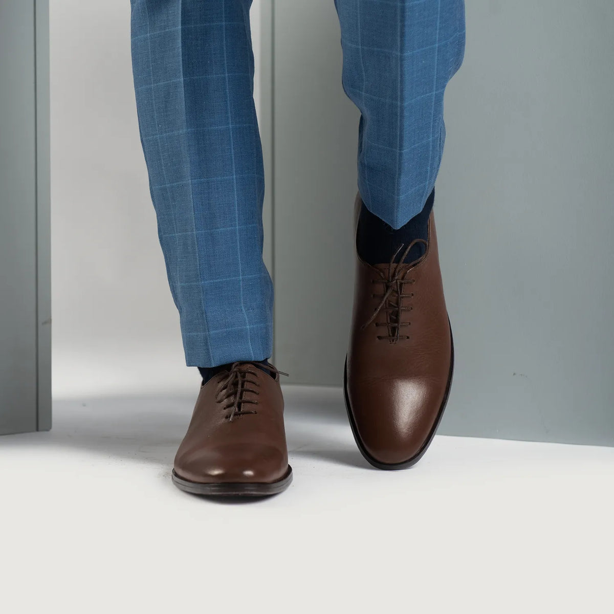 Tailored Rib Cuffs & Hem Craftsmanship Construction Detail on Director Wholecut ブラウン レザーシューズ メンズ For Men