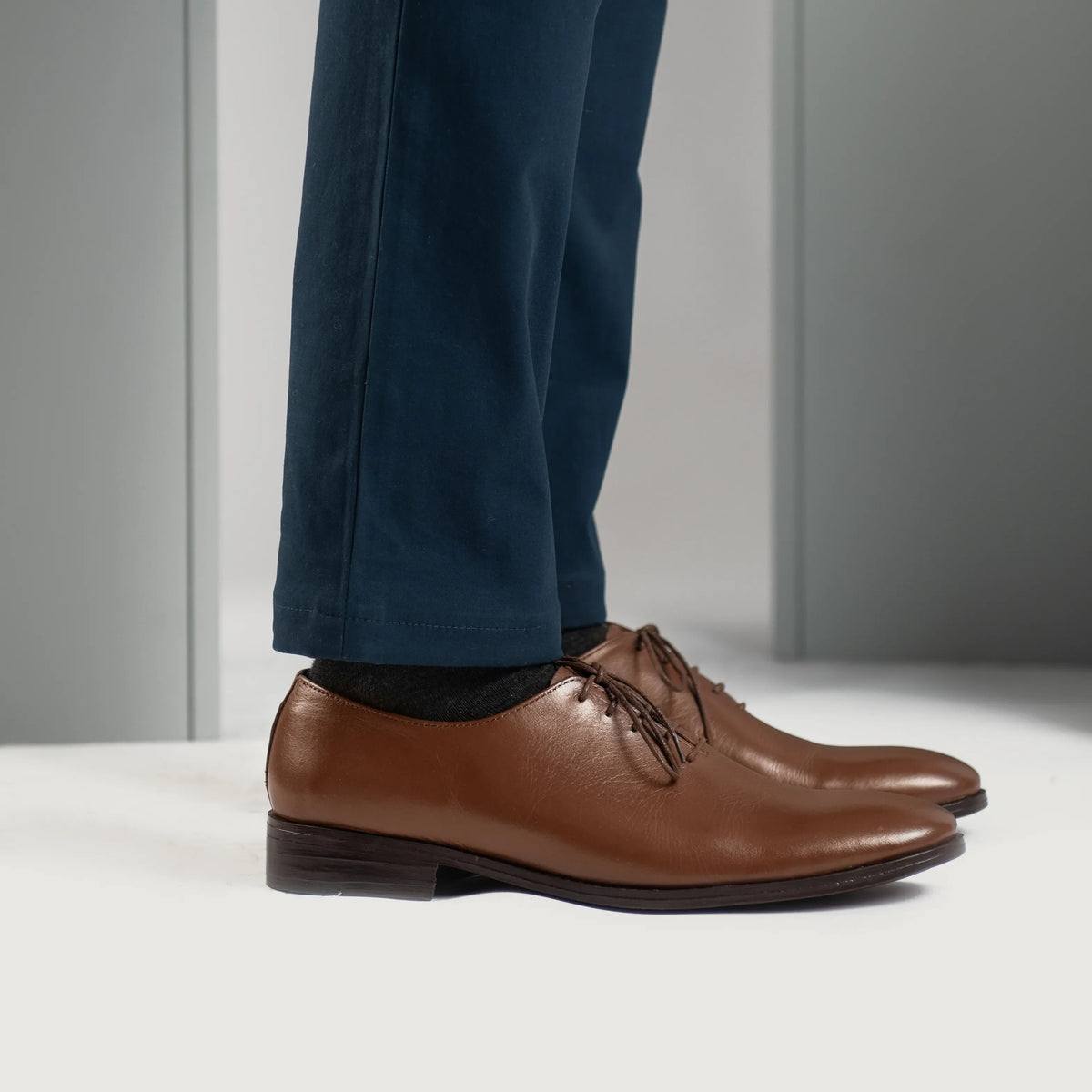 Tailored Rib Cuffs & Hem Craftsmanship Construction Detail on Director Wholecut タン レザーシューズ メンズ