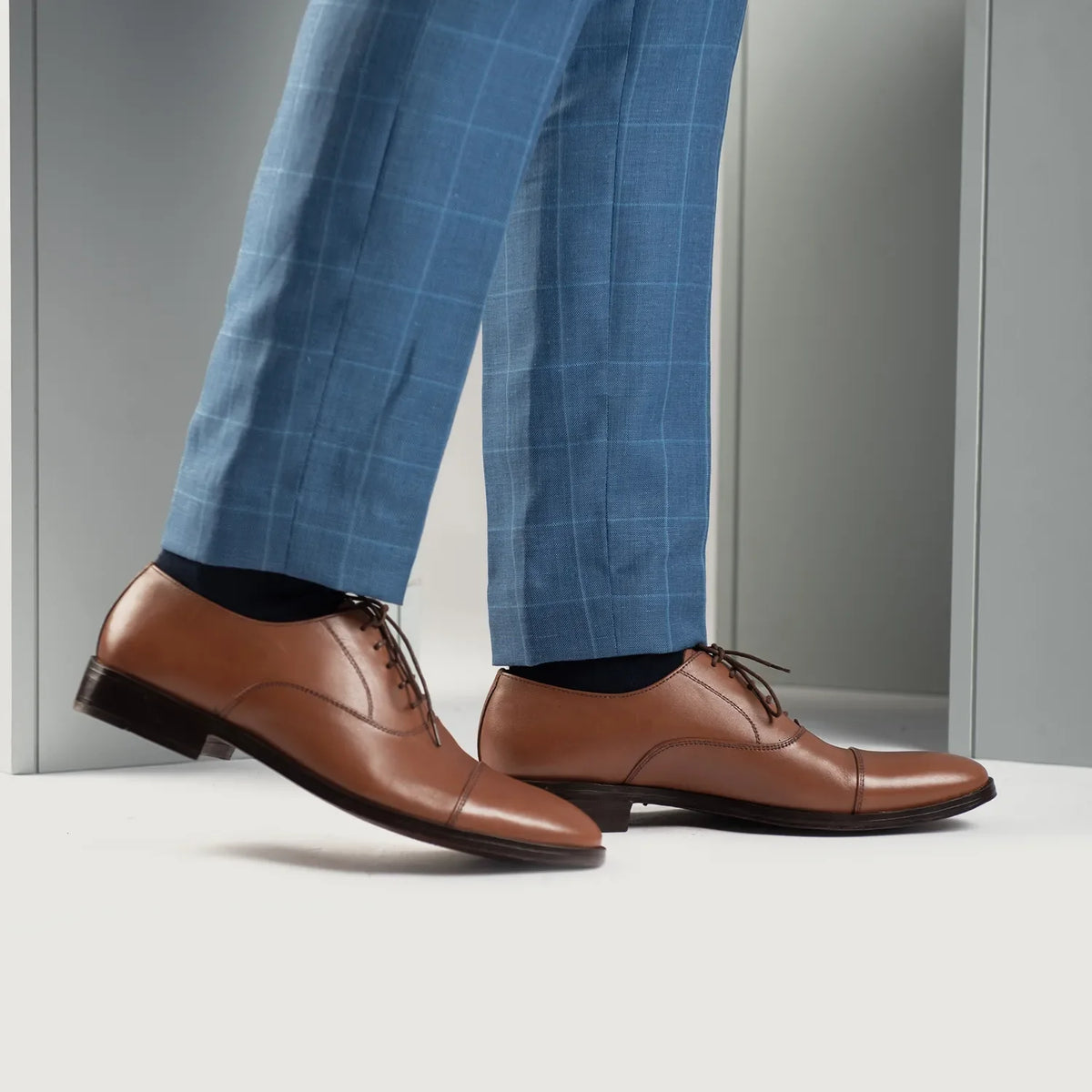 Tan Full-Grain leather Shoes - グッドイヤーウェルト製法とつま先トウボックスのディテール