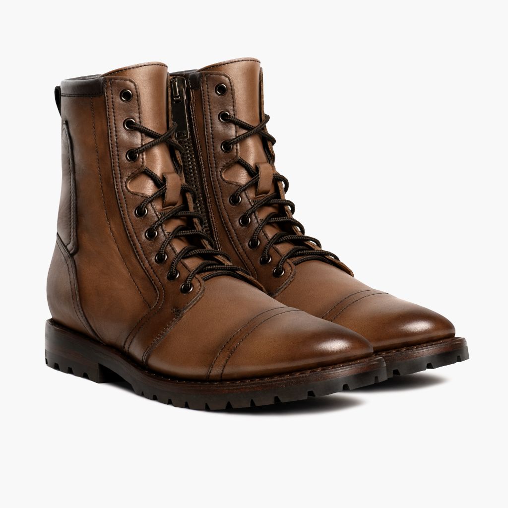 Casa Moto アンバーウィート レザーブーツ メンズ in Classic Full-Grain Leather - 正面スタイル＆テーラードシルエット | 公式オンライン通販