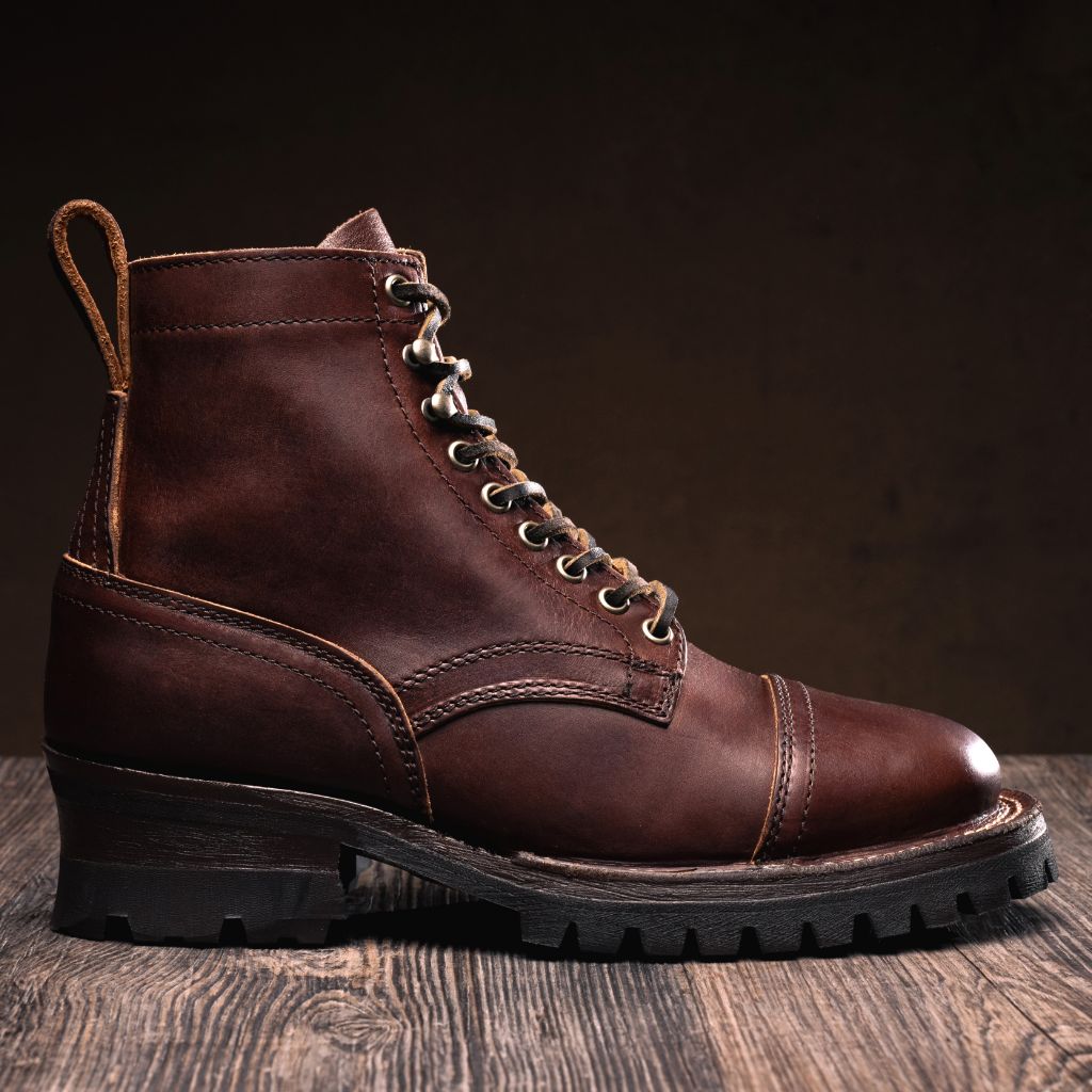 Classic Full-Grain leather Boots - グッドイヤーウェルト製法とつま先トウボックスのディテール