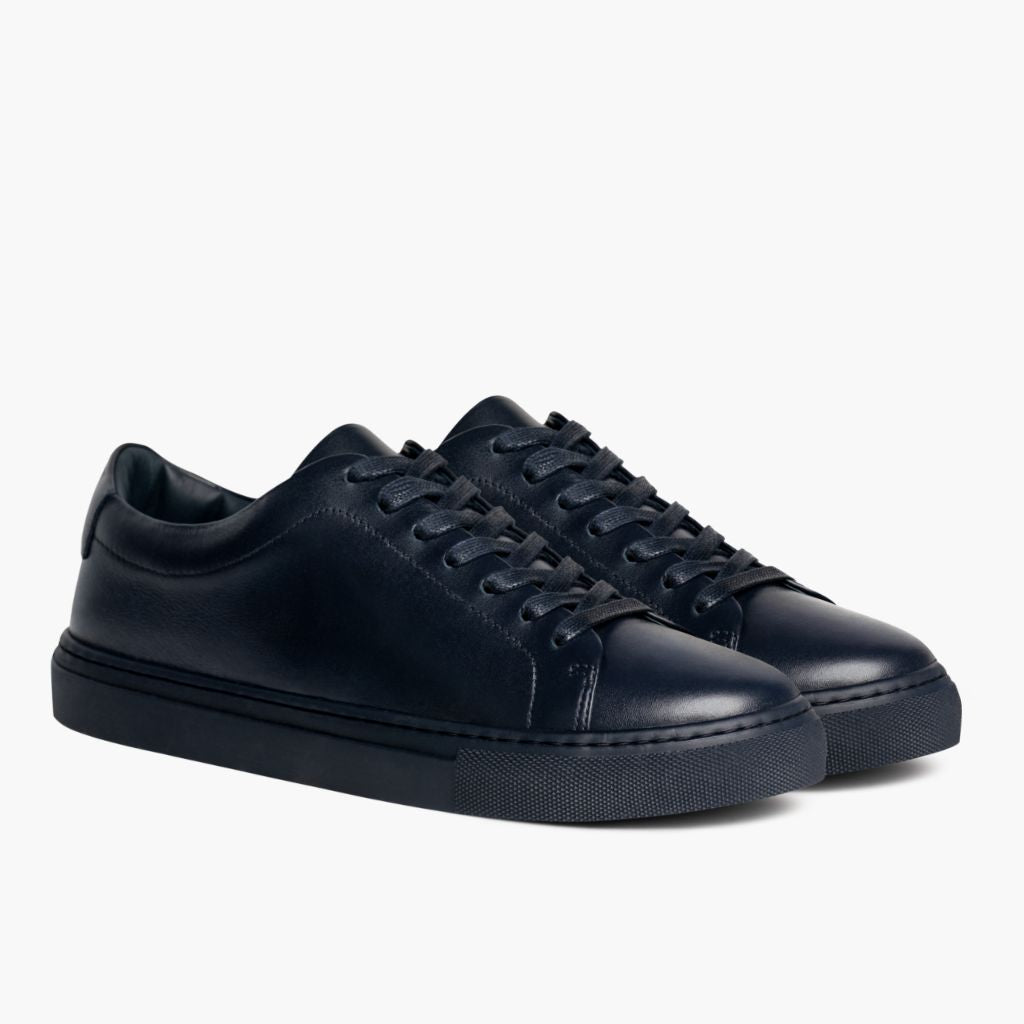 Encore Navy レザースニーカー メンズ in Navy Full-Grain Leather - 側面ビュー | 公式オンライン通販