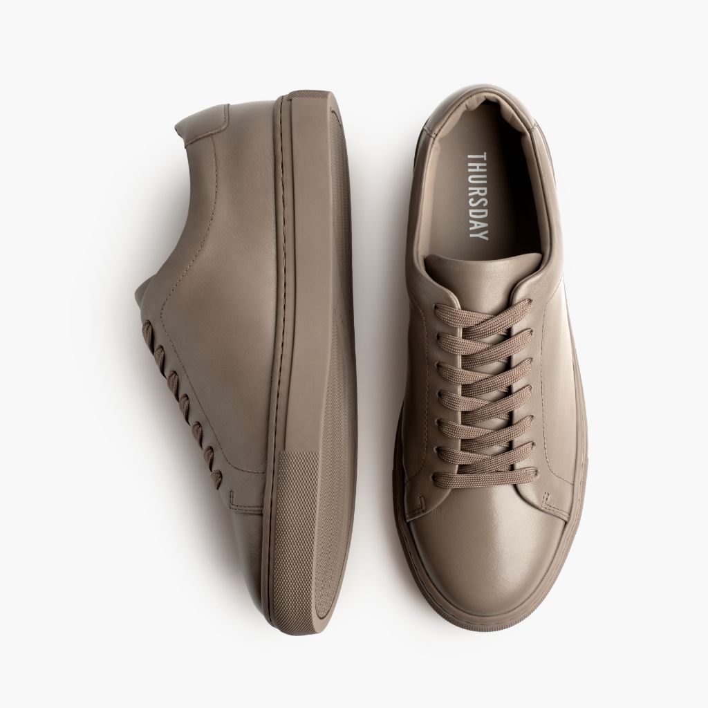 Encore Taupe レザースニーカー メンズ - 補強ヒールカウンターと高精度2本針ステッチのディテール