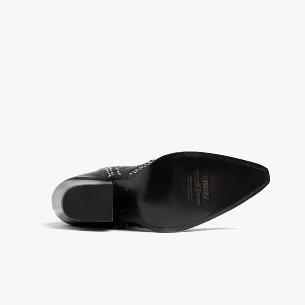 High-Traction Rubber Outsole & Lug Tread Pattern on Icon ブラック レザーブーツ レディース