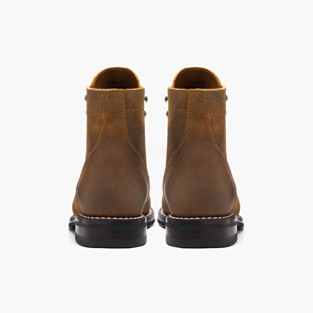 High-Traction Rubber Outsole & Lug Tread Pattern on Captain サファリ レザーブーツ メンズ