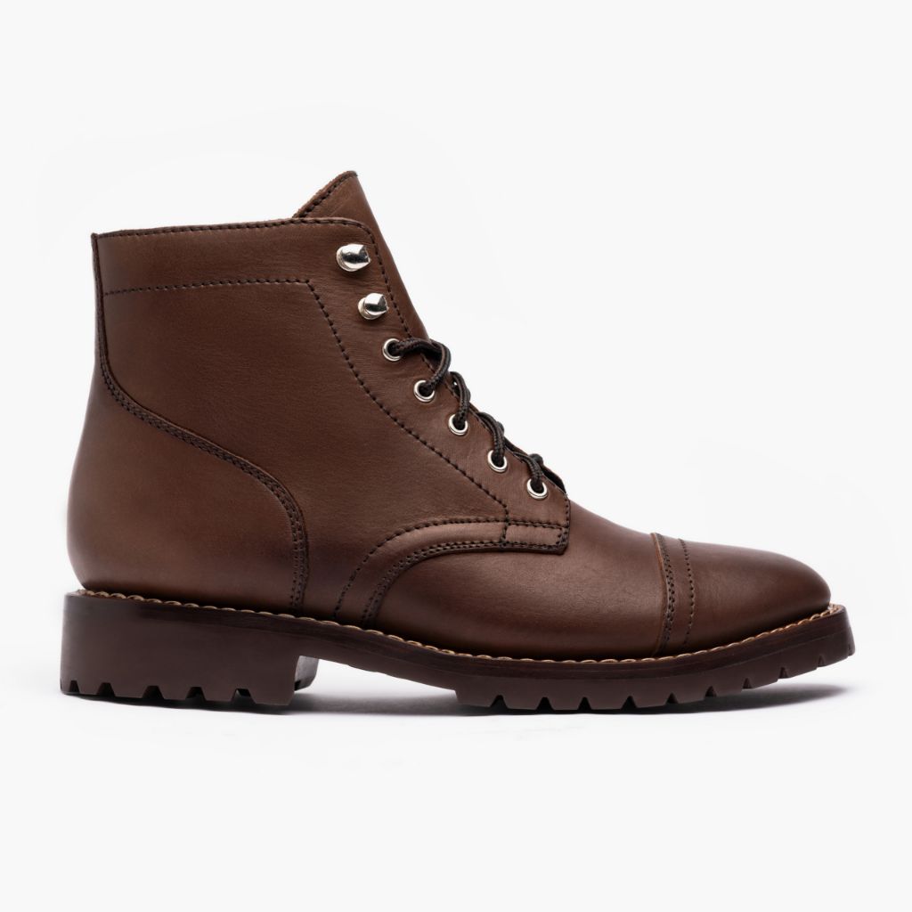 Classic Full-Grain leather Boots - グッドイヤーウェルト製法とつま先トウボックスのディテール