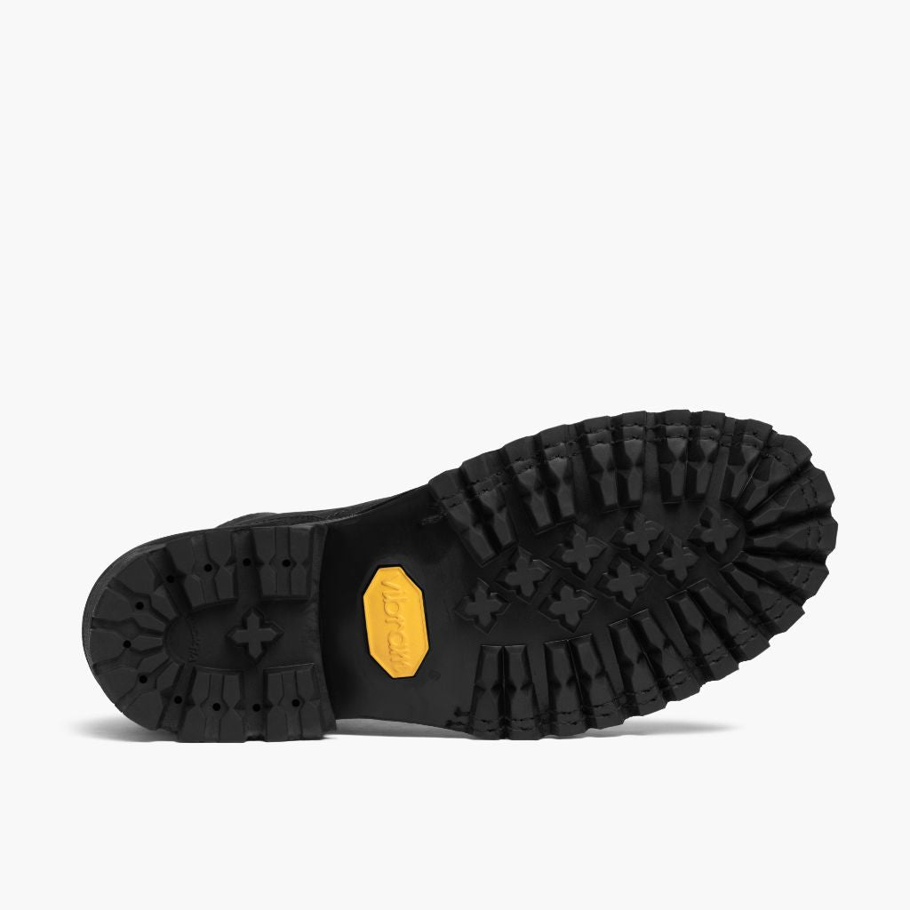 High-Traction Rubber Outsole & Lug Tread Pattern on Challenger マットブラック レザーブーツ メンズ