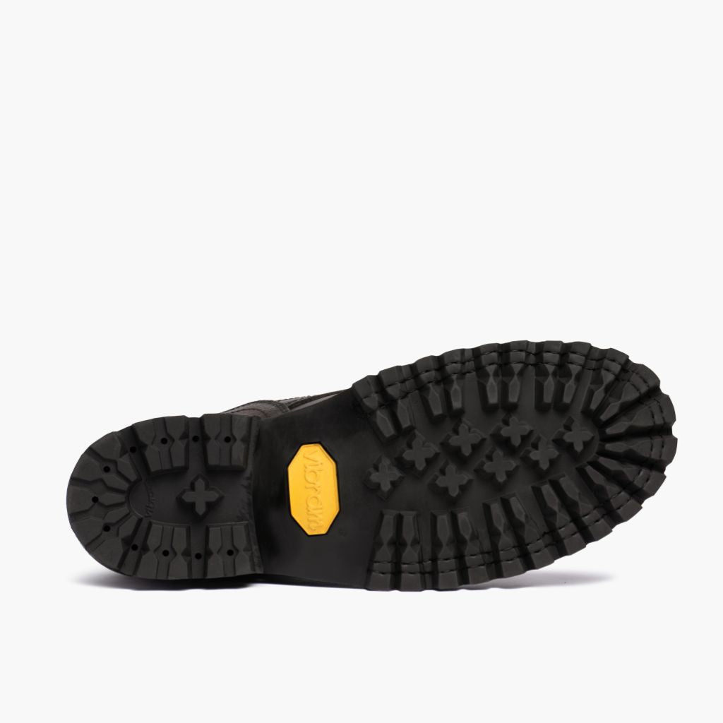High-Traction Rubber Outsole & Lug Tread Pattern on Challenger キャニオン レザーブーツ メンズ