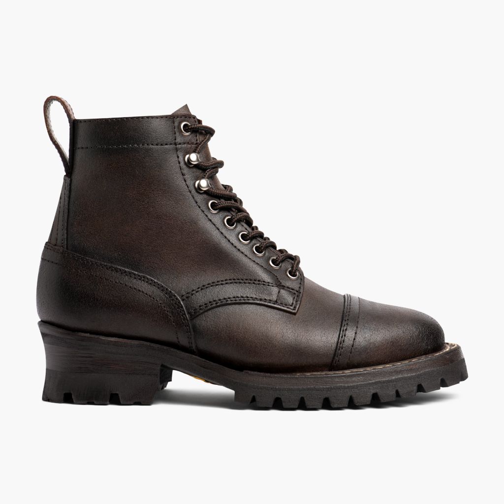 Classic Full-Grain leather Boots - グッドイヤーウェルト製法とつま先トウボックスのディテール