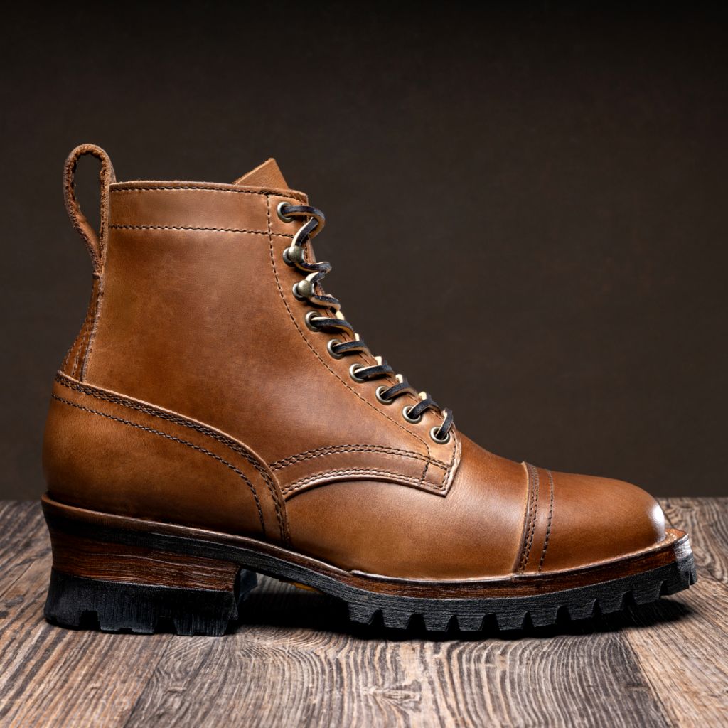 Classic Full-Grain leather Boots - グッドイヤーウェルト製法とつま先トウボックスのディテール