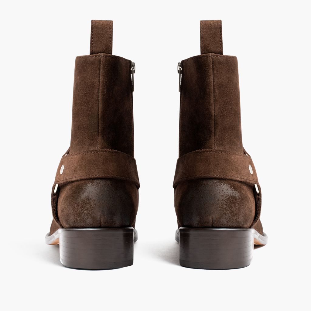 High-Traction Rubber Outsole & Lug Tread Pattern on Harness ダークブラウン Suede レザーブーツ メンズ