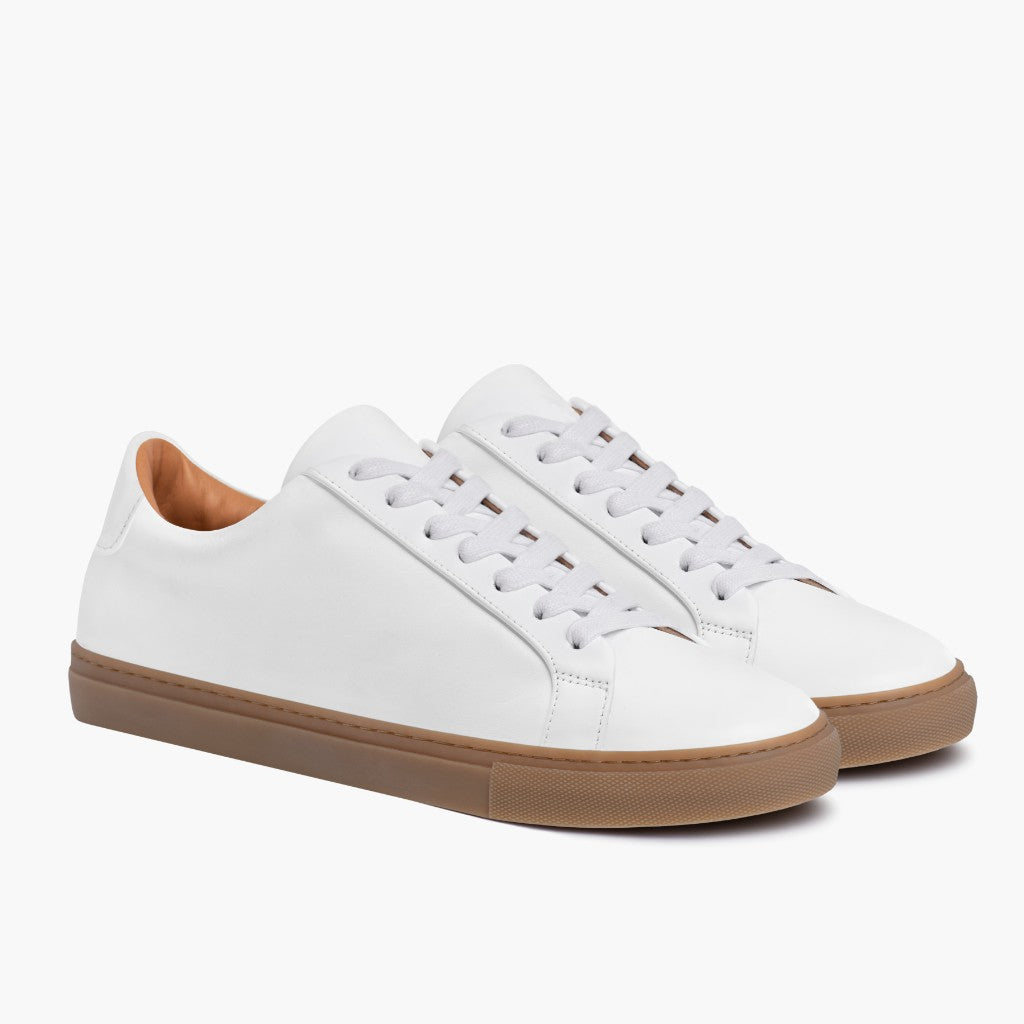 Legacy ホワイト レザースニーカー メンズ in White Full-Grain Leather - 側面ビュー | 公式オンライン通販