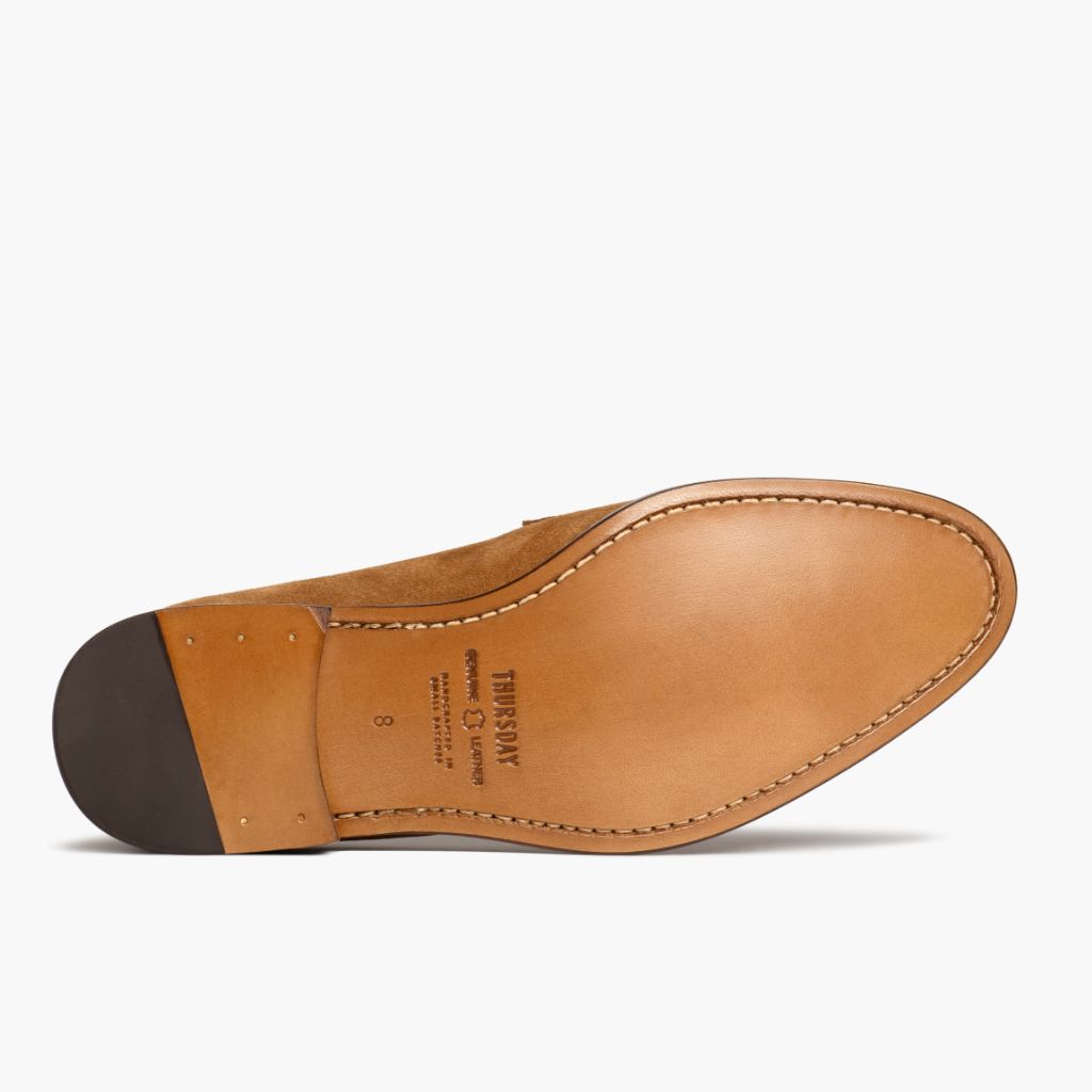 High-Traction Rubber Outsole & Lug Tread Pattern on Lincoln Cider レザーローファー メンズ