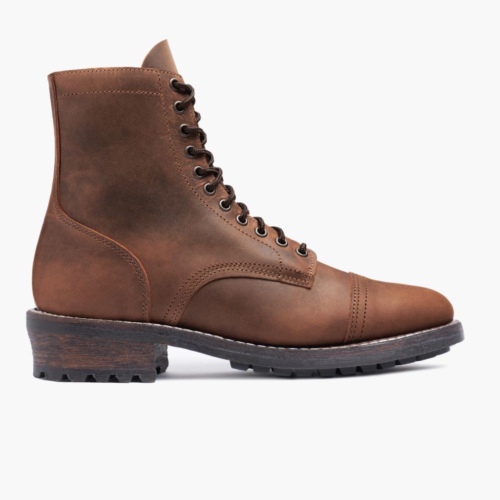Classic Full-Grain leather Boots - グッドイヤーウェルト製法とつま先トウボックスのディテール