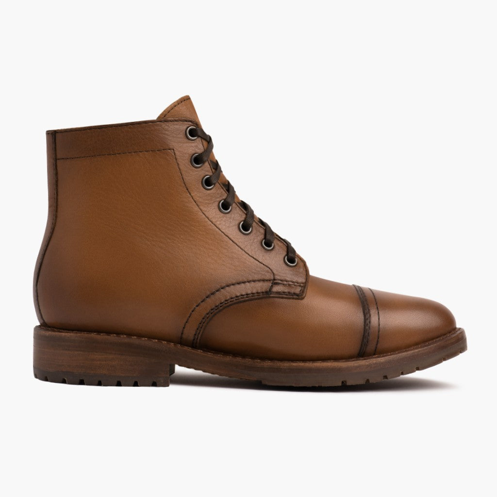 High-Traction Rubber Outsole & Lug Tread Pattern on Major Cuero レザーブーツ メンズ