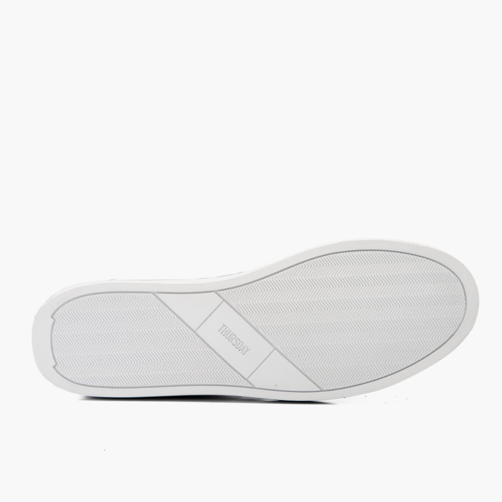 High-Traction Rubber Outsole & Lug Tread Pattern on Premier Low Top ブラック レザースニーカー メンズ For Men