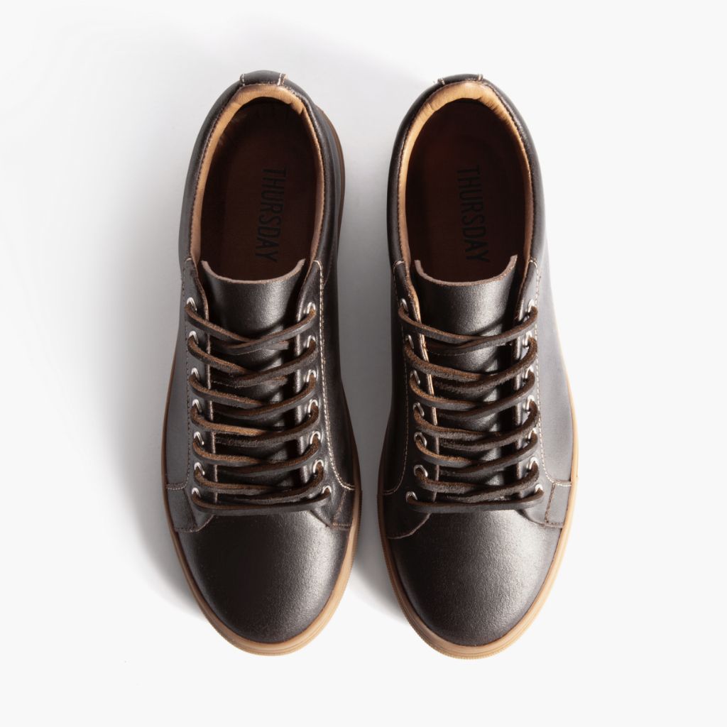 Premier Low Top Cacao レザースニーカー メンズ For Men - 補強ヒールカウンターと高精度2本針ステッチのディテール