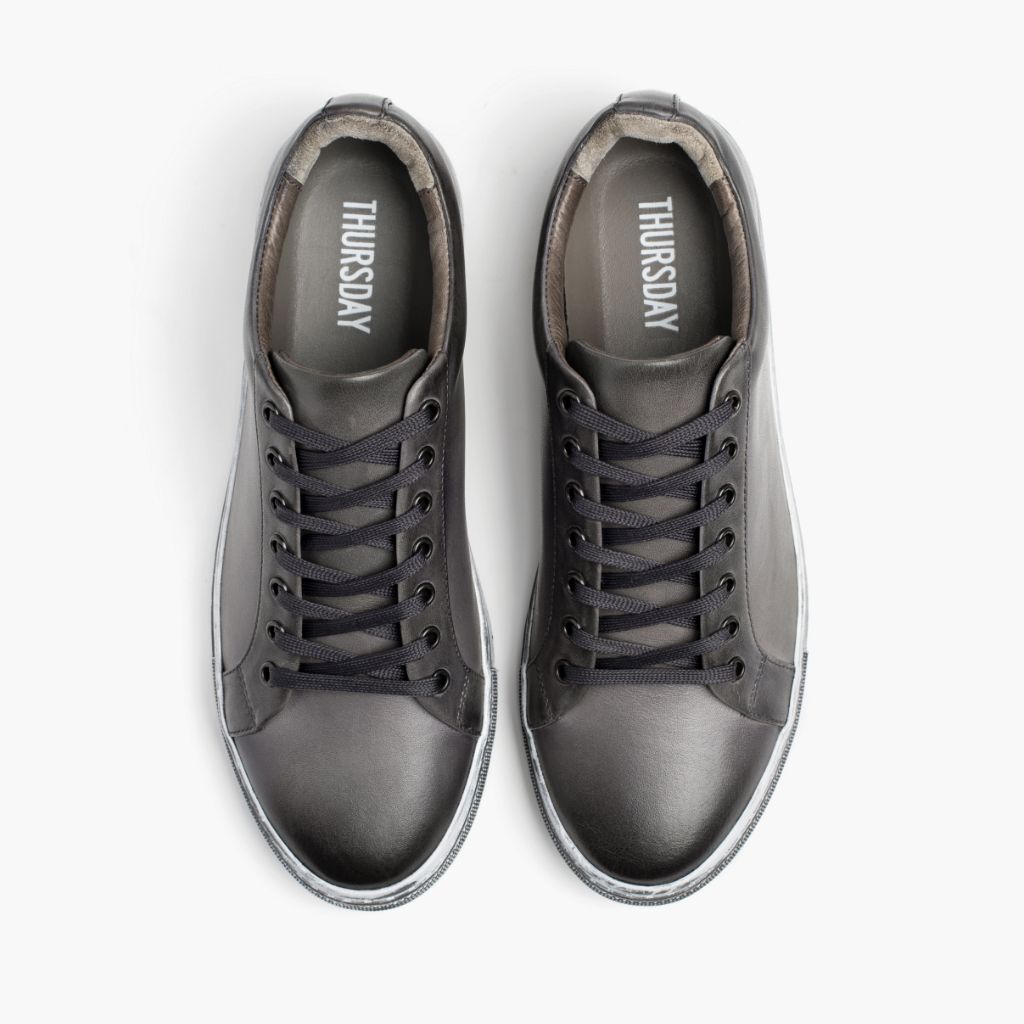 Premier Low Top Distressed グレー レザースニーカー メンズ For Men - 補強ヒールカウンターと高精度2本針ステッチのディテール
