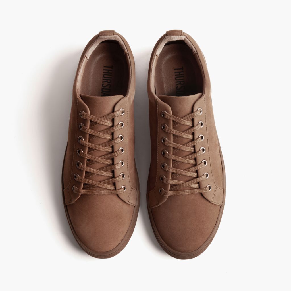 Premier Low Top Pebble レザースニーカー メンズ For Men - 補強ヒールカウンターと高精度2本針ステッチのディテール