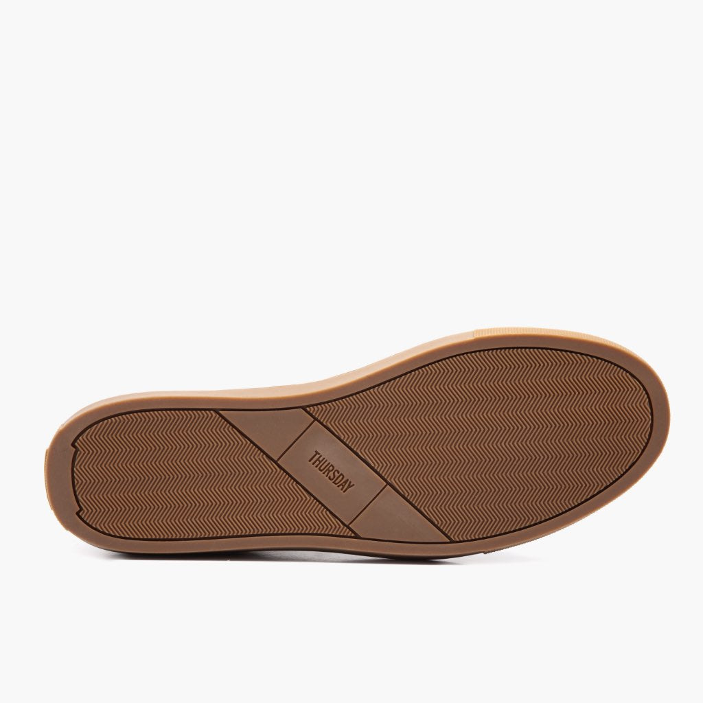 High-Traction Rubber Outsole & Lug Tread Pattern on Premier Low Top Cacao レザースニーカー メンズ For Men