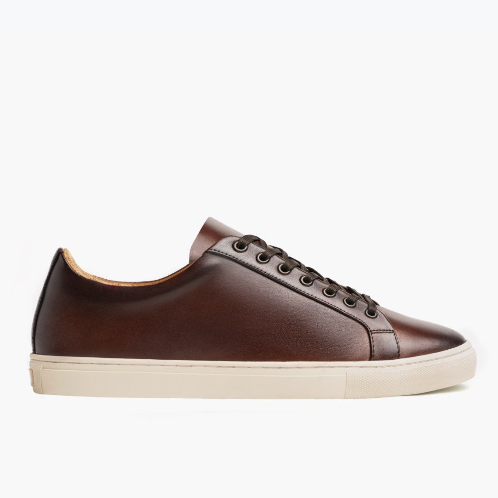 Classic Full-Grain leather Sneakers - グッドイヤーウェルト製法とつま先トウボックスのディテール