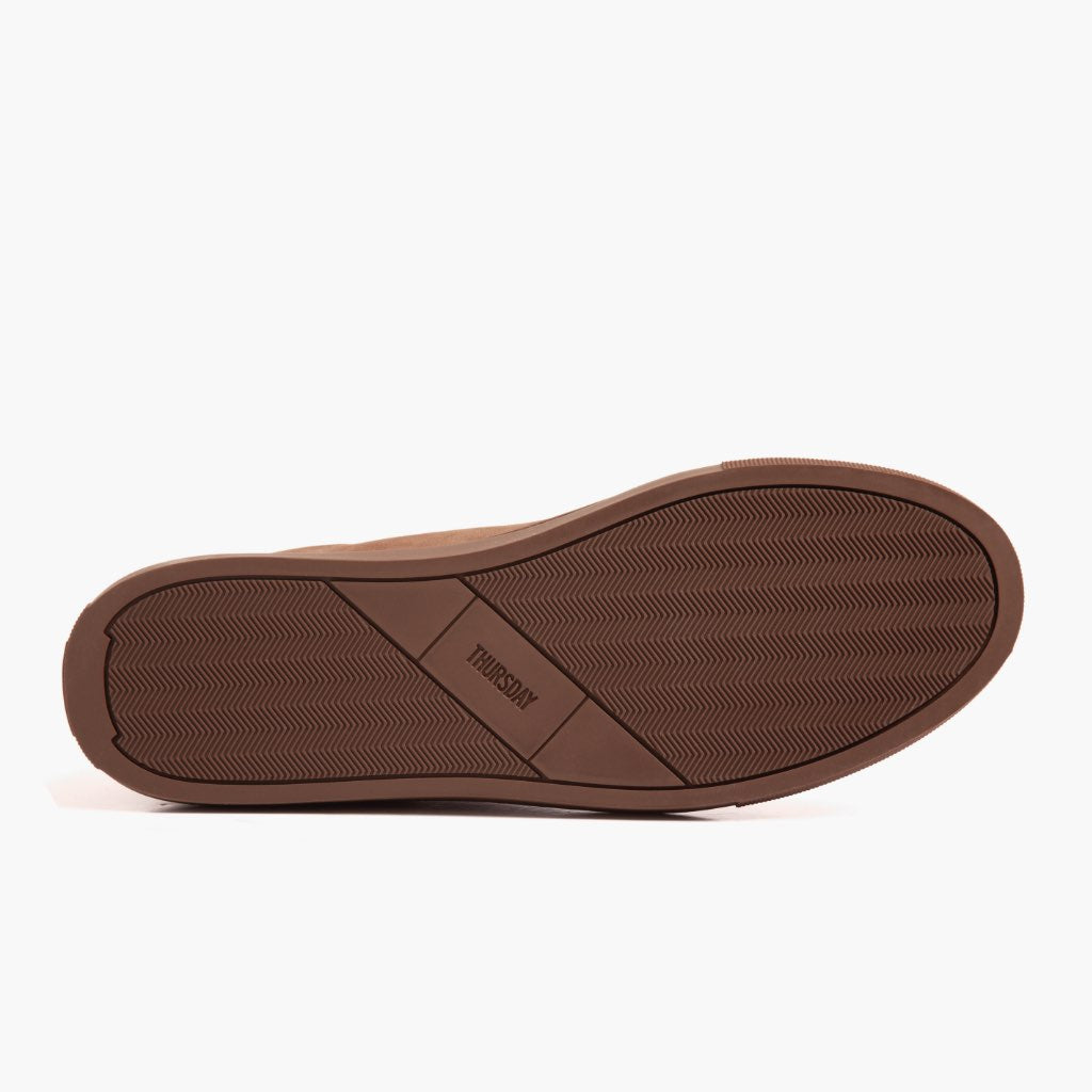 High-Traction Rubber Outsole & Lug Tread Pattern on Premier Low Top Pebble レザースニーカー メンズ For Men