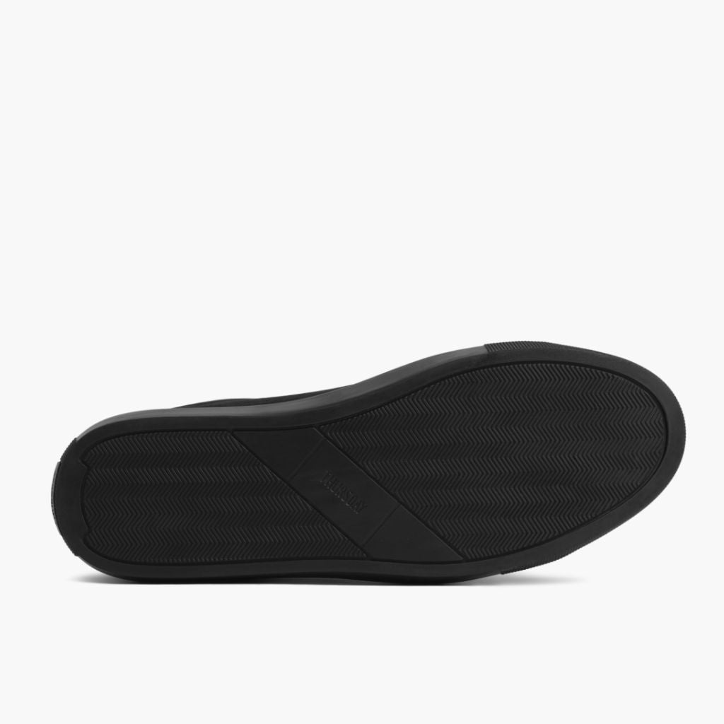High-Traction Rubber Outsole & Lug Tread Pattern on Premier Low Top マットブラック レザースニーカー メンズ For Men