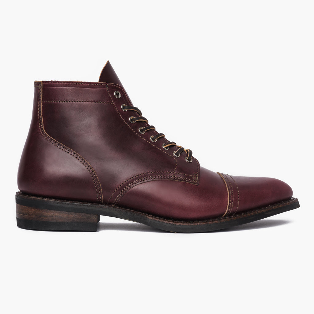 Classic Full-Grain leather Boots - グッドイヤーウェルト製法とつま先トウボックスのディテール