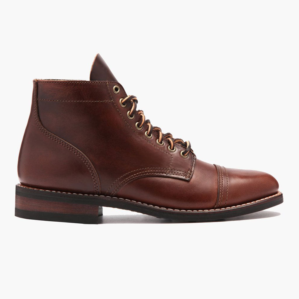 Classic Full-Grain leather Boots - グッドイヤーウェルト製法とつま先トウボックスのディテール