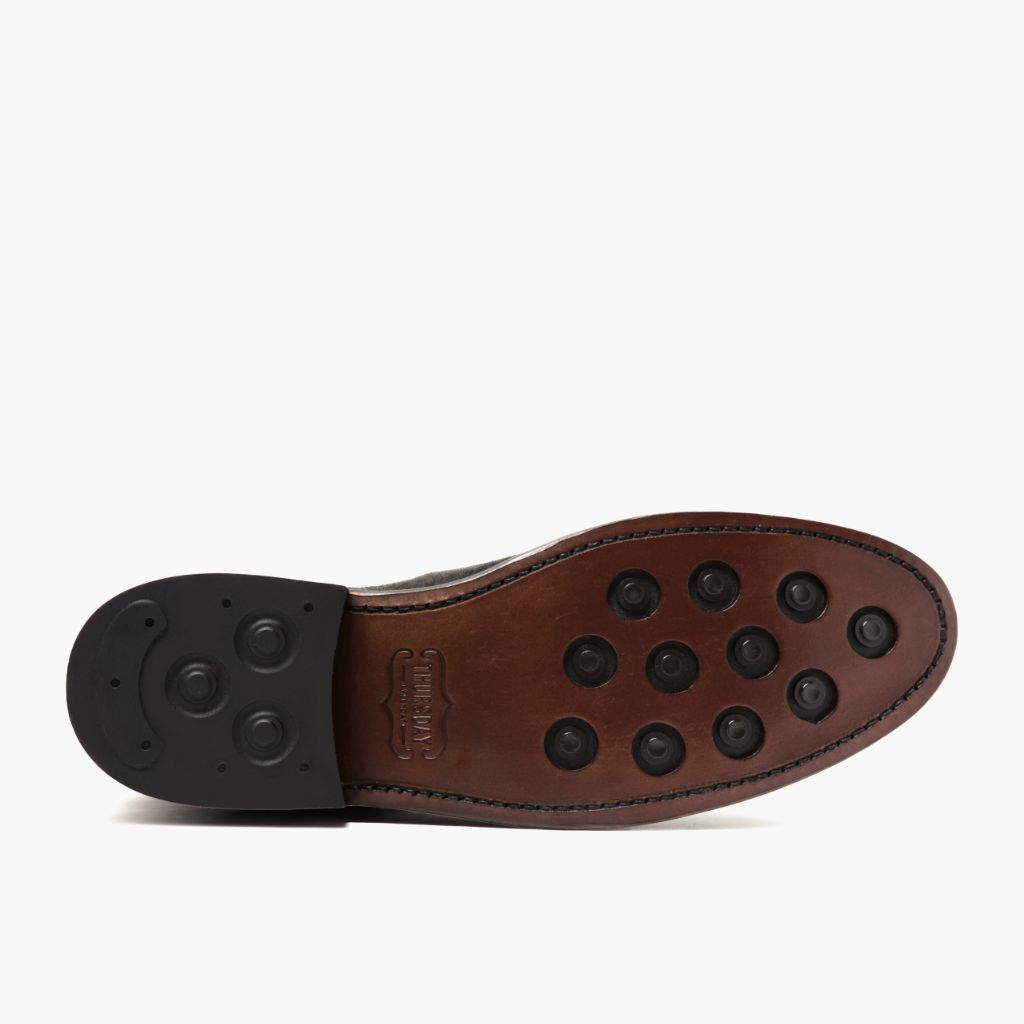 High-Traction Rubber Outsole & Lug Tread Pattern on Cavalier シャドウグレー レザーブーツ メンズ
