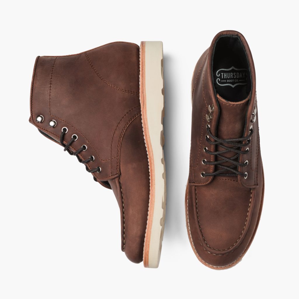High-Traction Rubber Outsole & Lug Tread Pattern on Diplomat アリゾナアドビ レザーブーツ メンズ