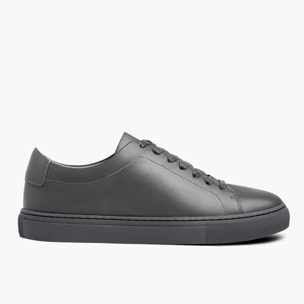 Grey Full-Grain leather Sneakers - グッドイヤーウェルト製法とつま先トウボックスのディテール