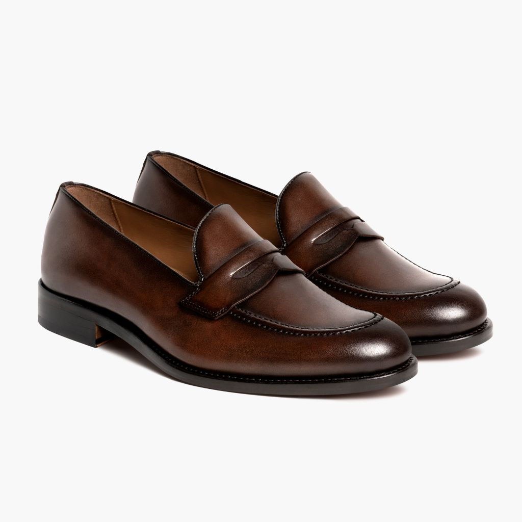 Lincoln リッチマホガニー レザースニーカー メンズ in Classic Full-Grain Leather - 側面ビュー | 公式オンライン通販