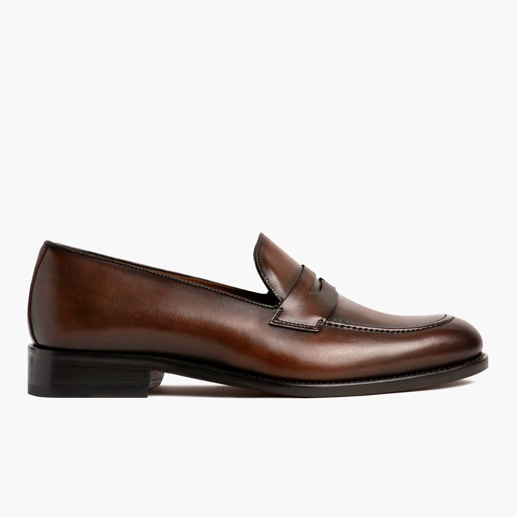 Classic Full-Grain leather Sneakers - グッドイヤーウェルト製法とつま先トウボックスのディテール