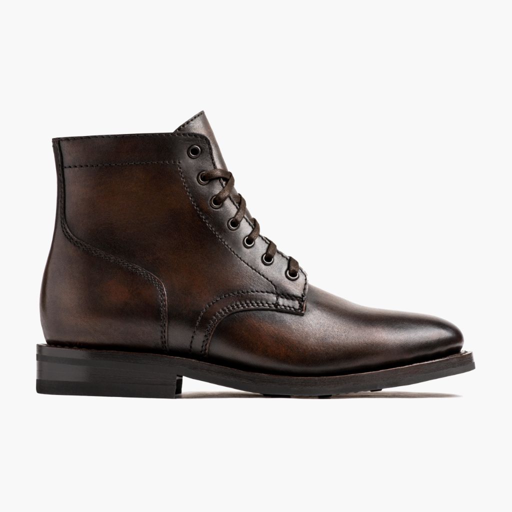 Black Full-Grain leather Boots - グッドイヤーウェルト製法とつま先トウボックスのディテール