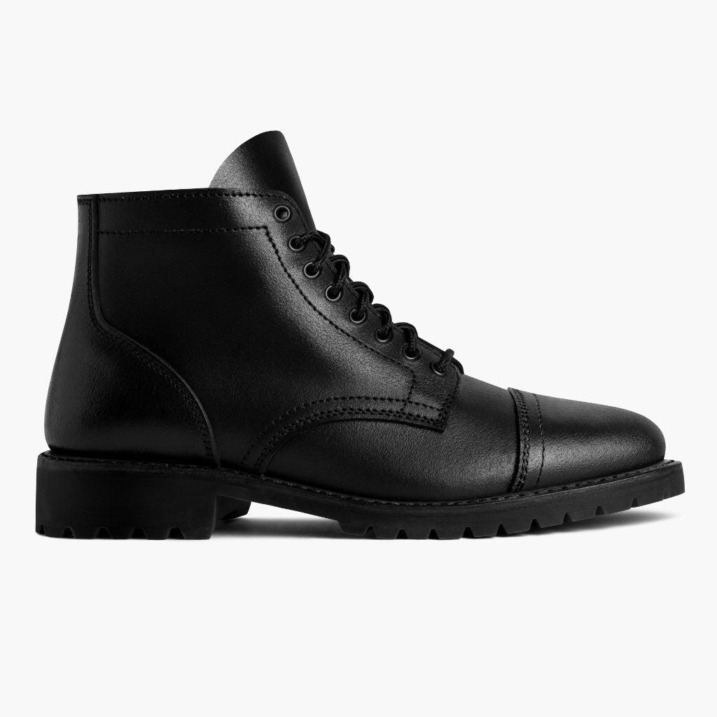 Black Full-Grain leather Boots - グッドイヤーウェルト製法とつま先トウボックスのディテール