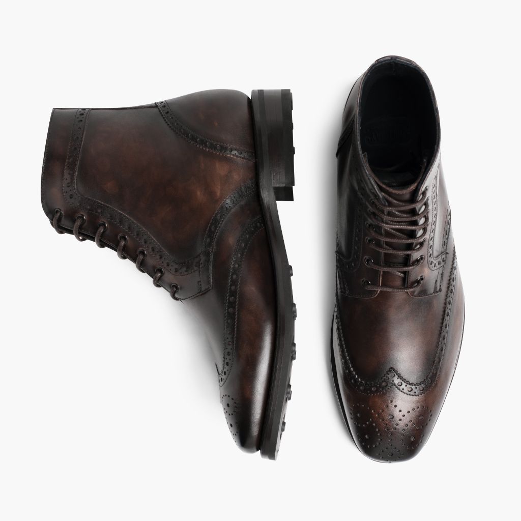 Wingtip Dark Oak レザーブーツ メンズ For Men - 補強ヒールカウンターと高精度2本針ステッチのディテール