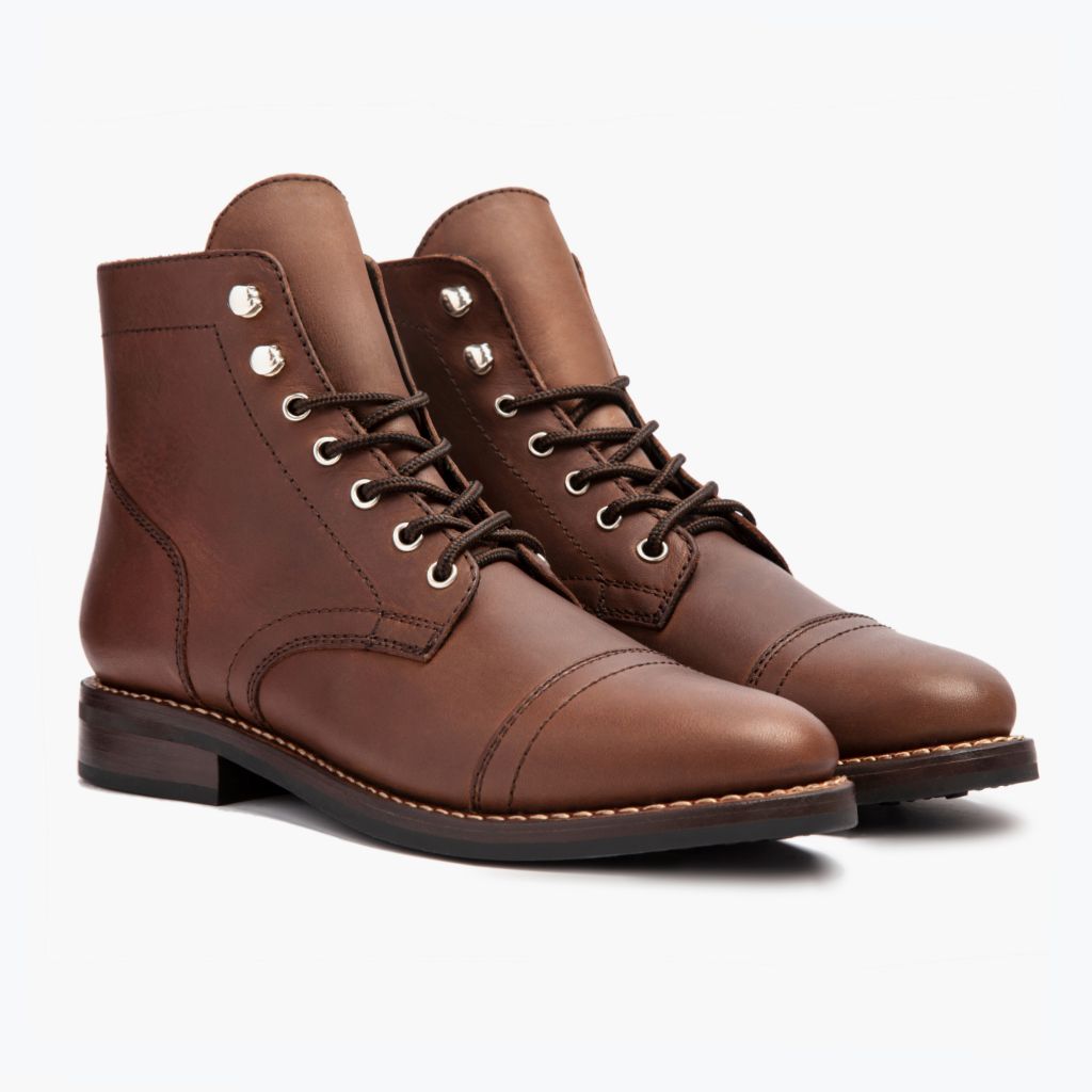 Classic Full-Grain leather Boots - グッドイヤーウェルト製法とつま先トウボックスのディテール