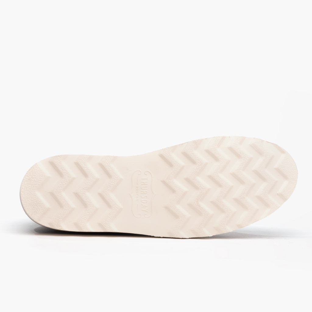 High-Traction Rubber Outsole & Lug Tread Pattern on Diplomat ブラック レザーブーツ レディース