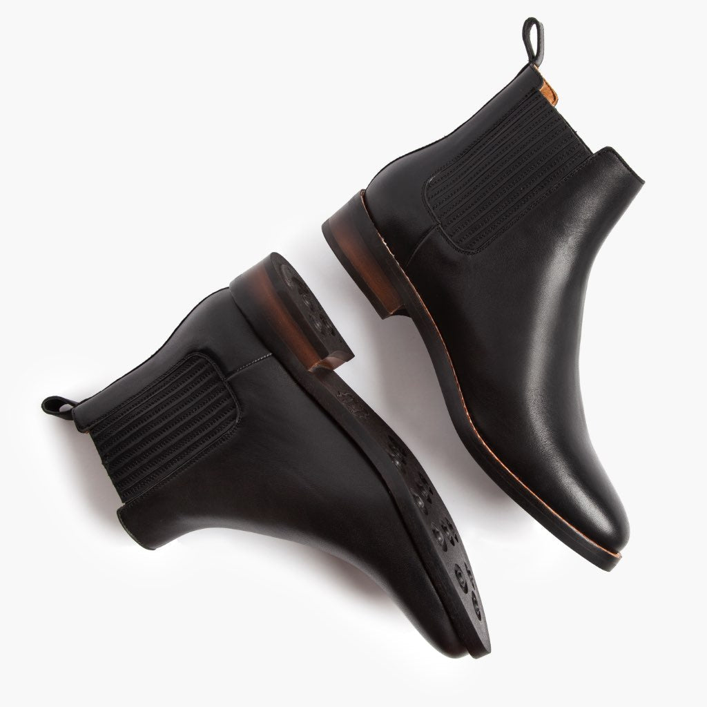 High-Traction Rubber Outsole & Lug Tread Pattern on Dreamer ブラック レザーブーツ レディース