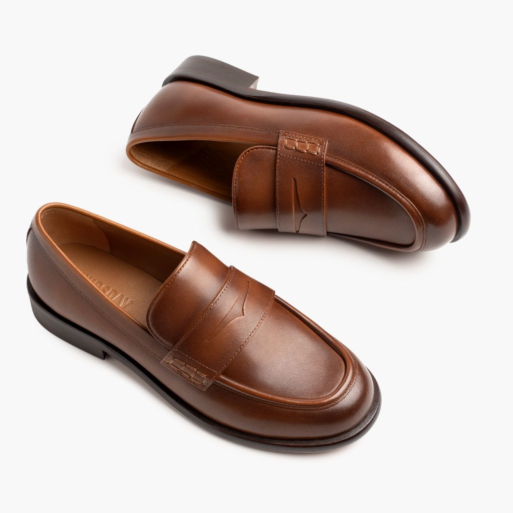 High-Traction Rubber Outsole & Lug Tread Pattern on Dress Penny Pecan レザーブーツ レディース